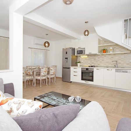 Awesome Home In Drvenik With Wifi 外观 照片