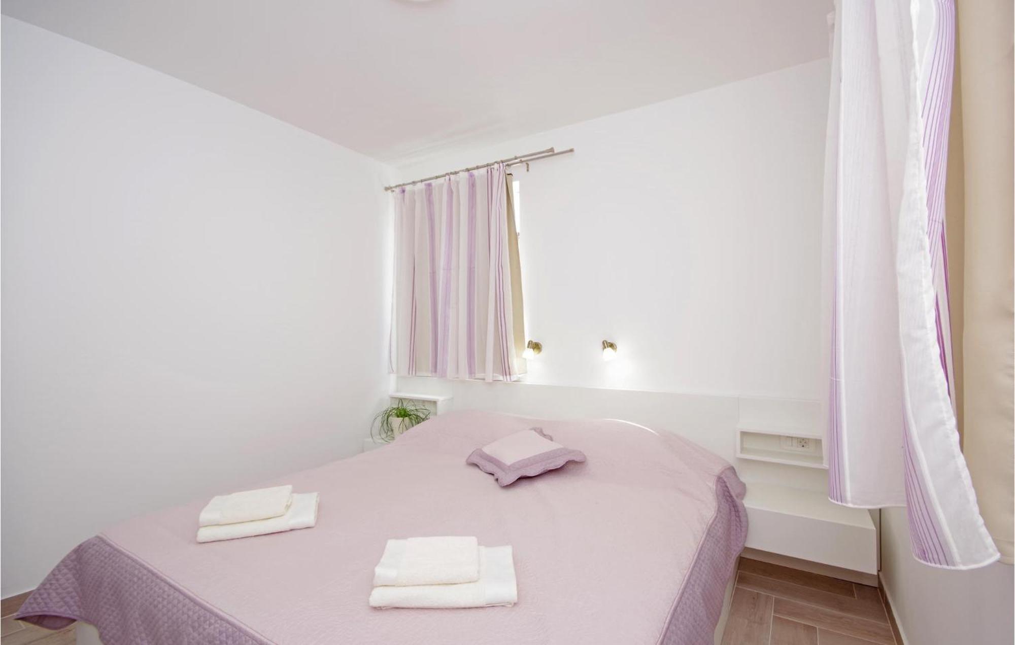 Awesome Home In Drvenik With Wifi 外观 照片