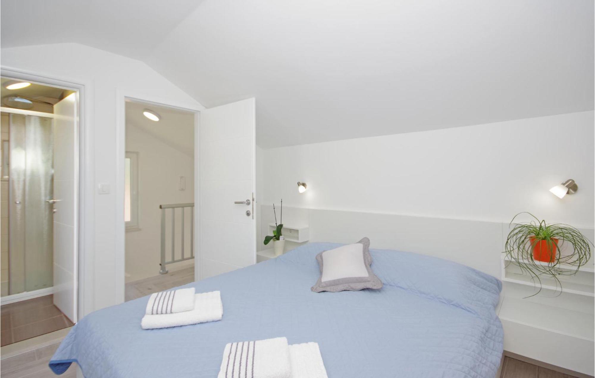 Awesome Home In Drvenik With Wifi 外观 照片