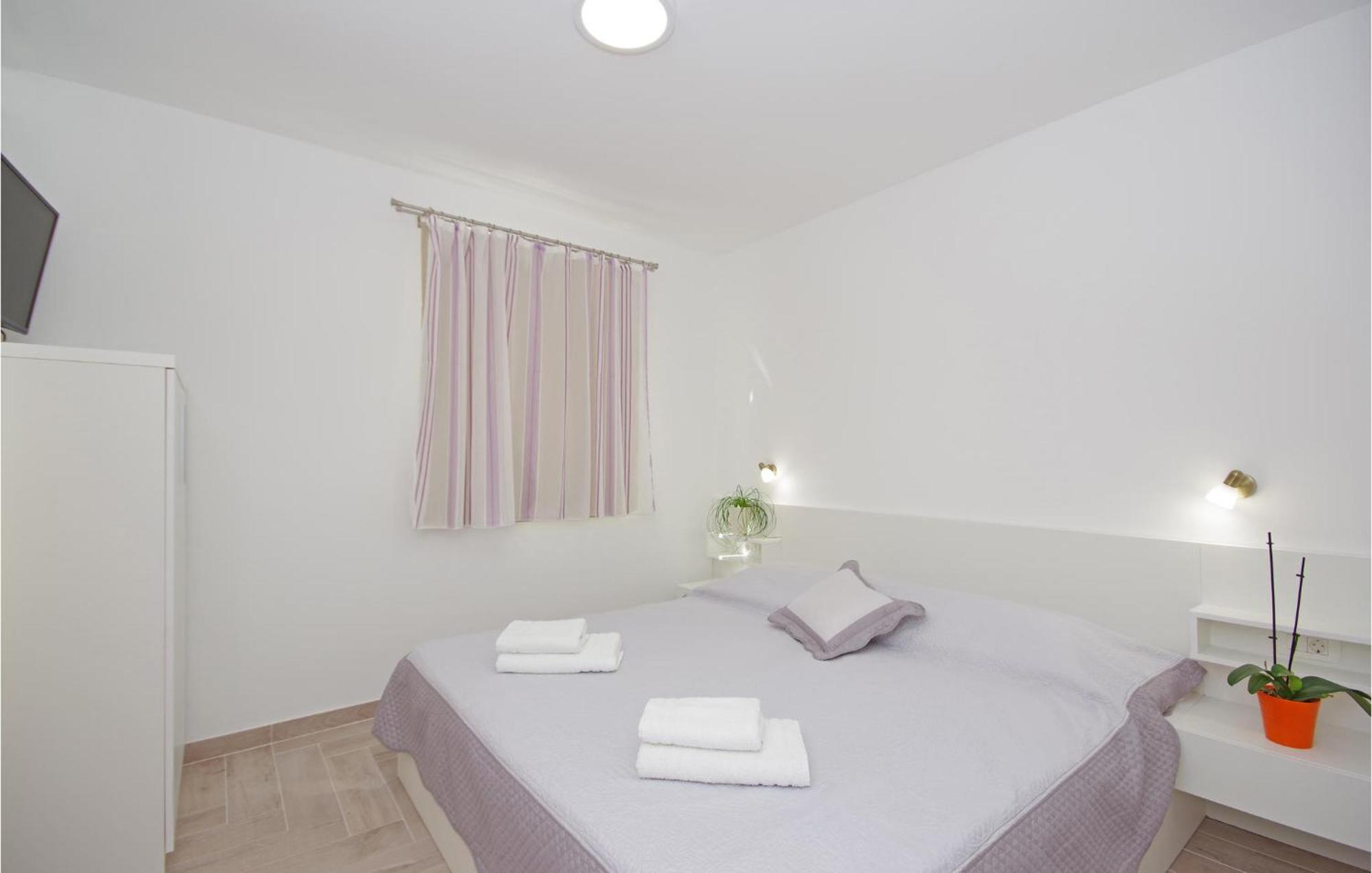 Awesome Home In Drvenik With Wifi 外观 照片