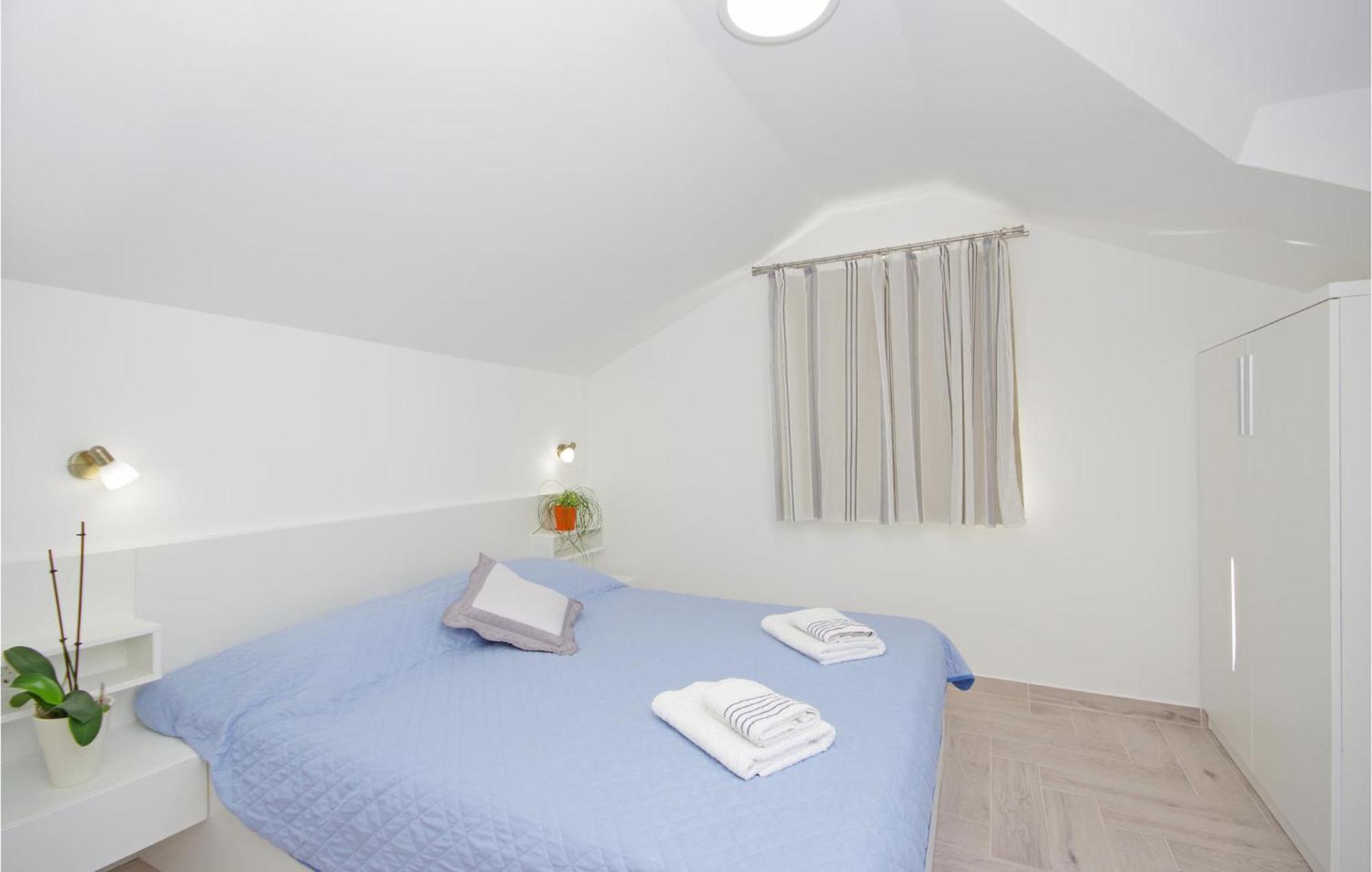 Awesome Home In Drvenik With Wifi 外观 照片