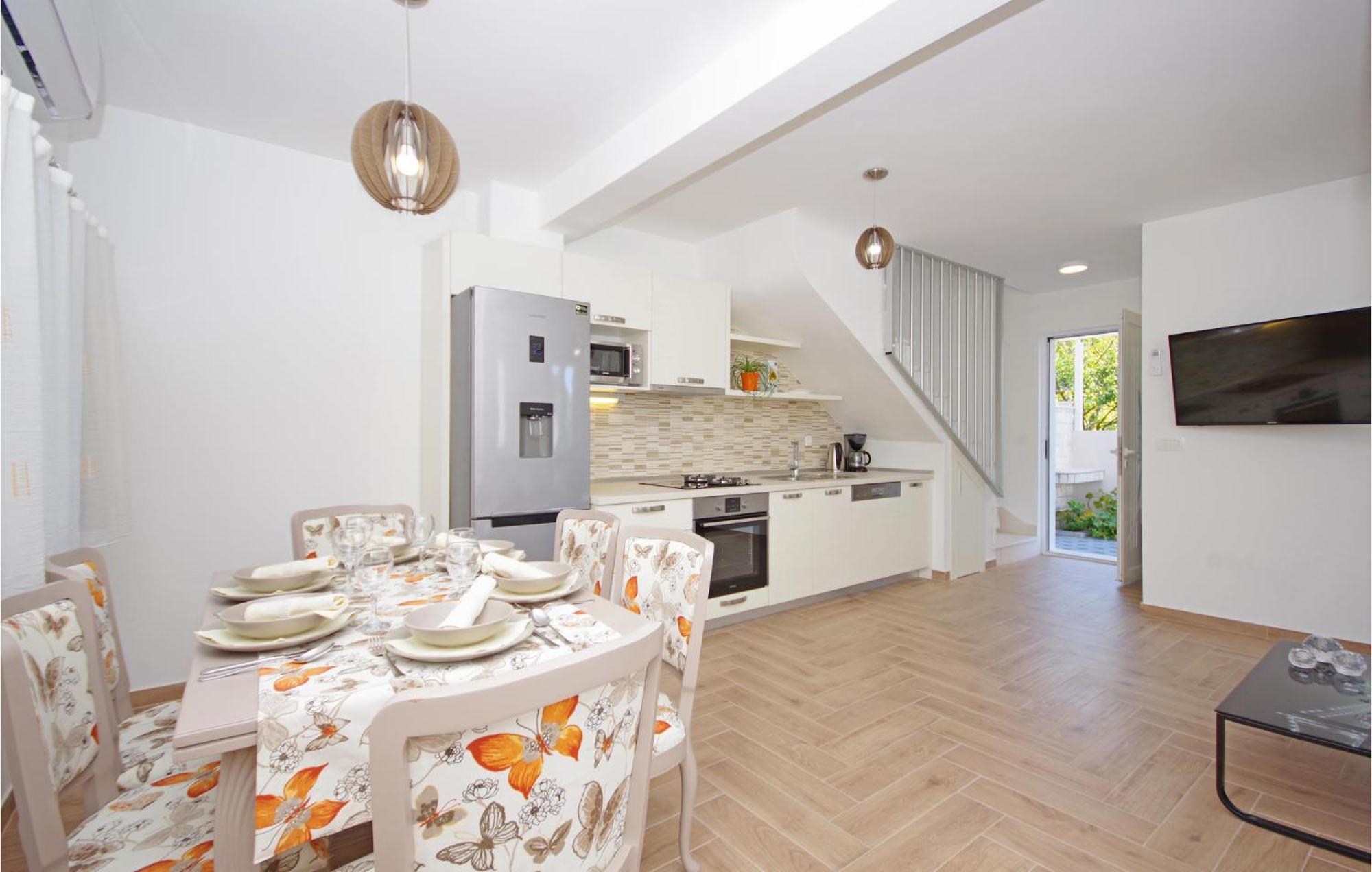 Awesome Home In Drvenik With Wifi 外观 照片