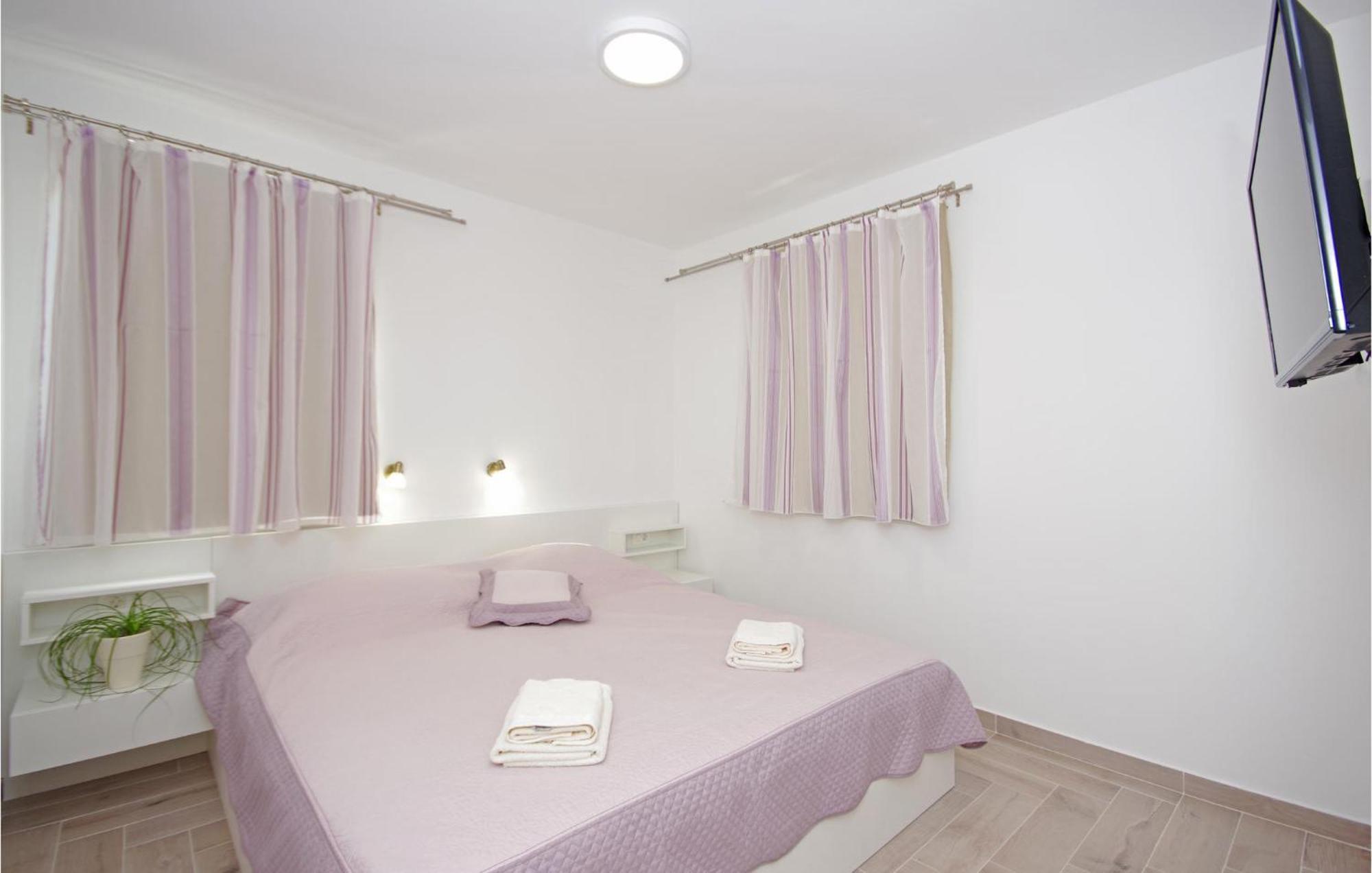 Awesome Home In Drvenik With Wifi 外观 照片